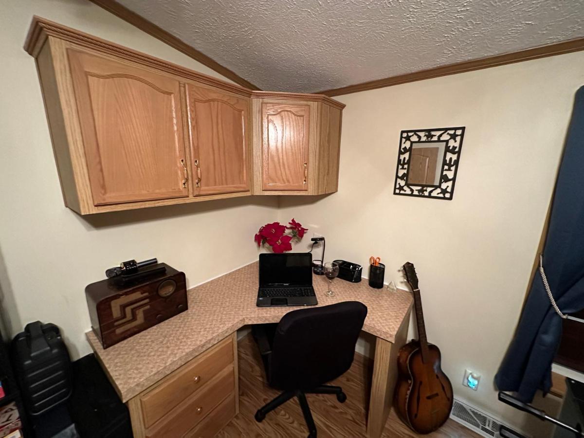 Spacious Cozy Getaway ! King Bed, Game Room, Out Door Patio カイロ  エクステリア 写真