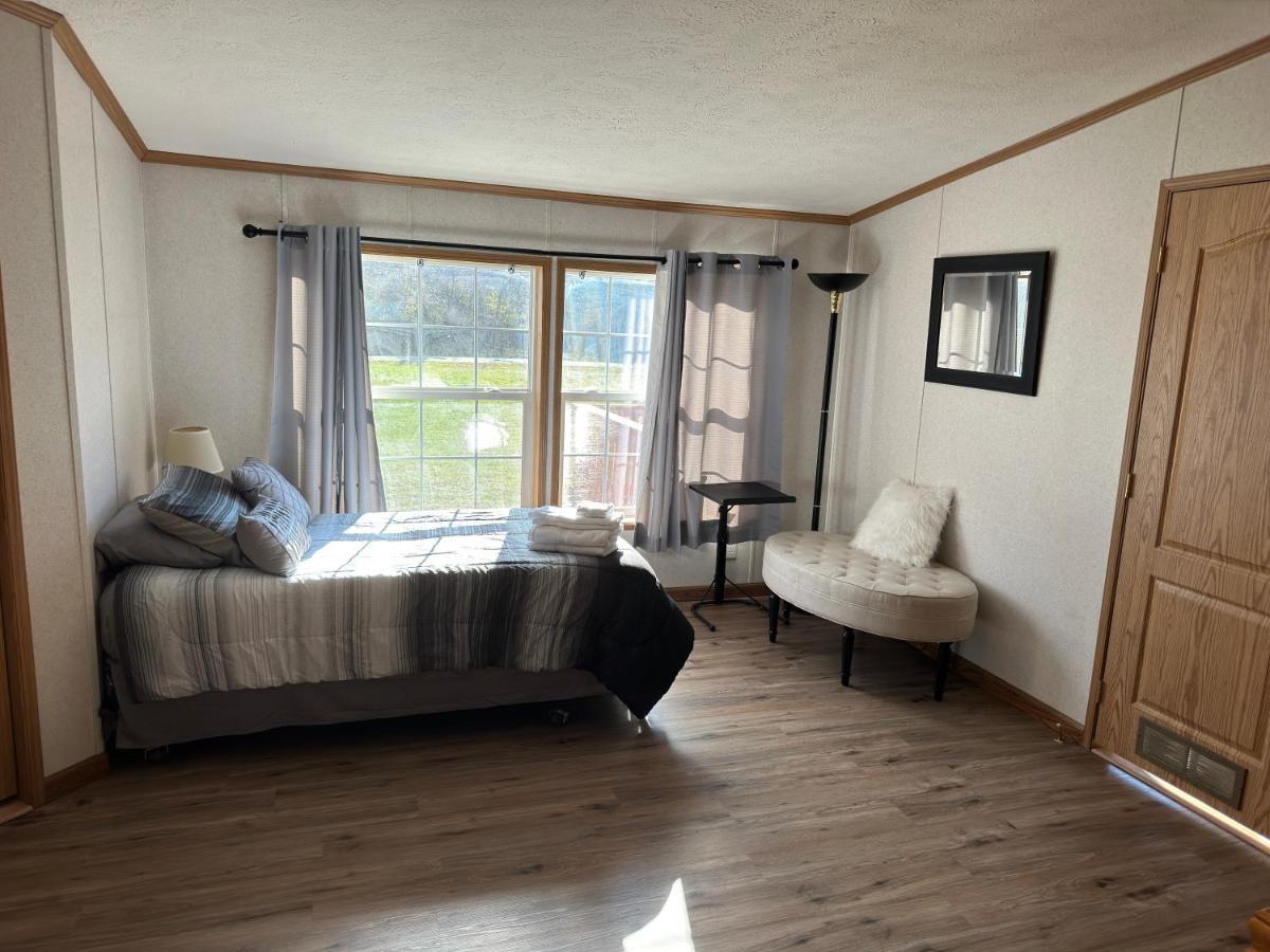 Spacious Cozy Getaway ! King Bed, Game Room, Out Door Patio カイロ  エクステリア 写真