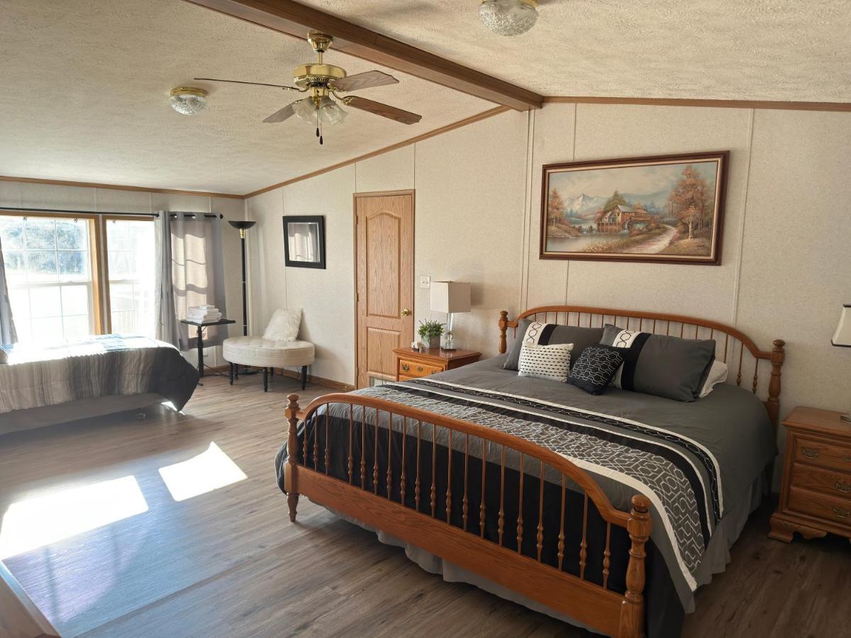 Spacious Cozy Getaway ! King Bed, Game Room, Out Door Patio カイロ  エクステリア 写真
